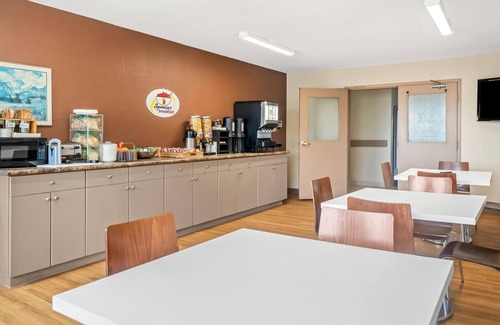 Meadow Lake Hotel | Super 8 by Wyndham Meadow Lake