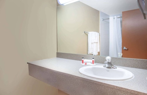 Midland Hotel | Super 8 by Wyndham Midland