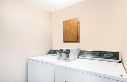 Milbank Hotel | Super 8 by Wyndham Milbank SD