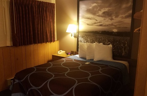 Milbank Hotel | Super 8 by Wyndham Milbank SD