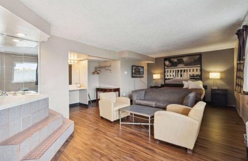 Millbury Hotel | Super 8 by Wyndham Millbury/Toledo