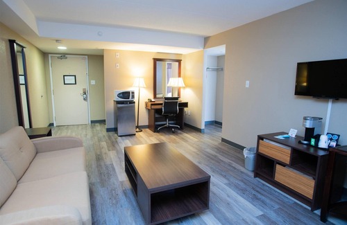 Gateway Hotel | Super 8 by Wyndham Mississauga