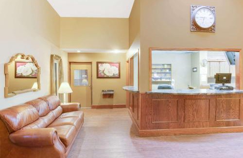 Mitchell Hotel | Super 8 by Wyndham Mitchell