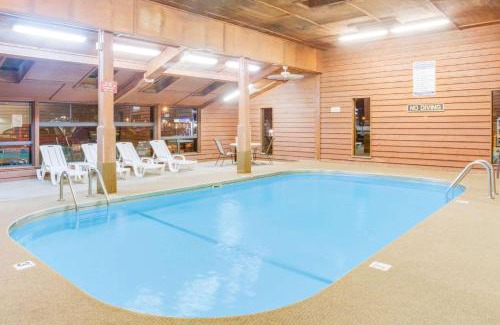 Mitchell Hotel | Super 8 by Wyndham Mitchell
