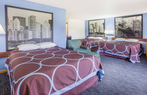 Monmouth Hotel | Super 8 by Wyndham Monmouth IL
