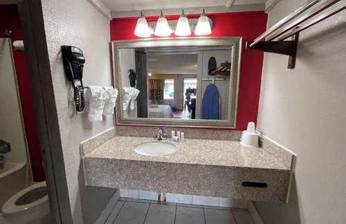 Monroe Hotel | Super 8 by Wyndham Monroe