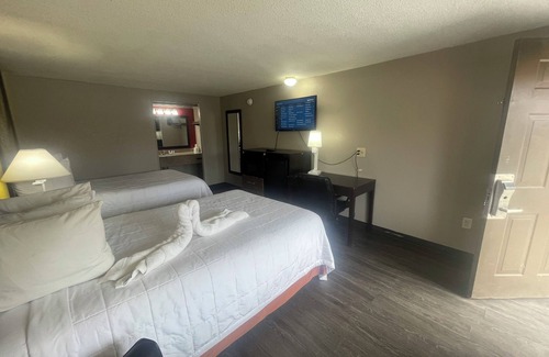 Monroe Hotel | Super 8 by Wyndham Monroe
