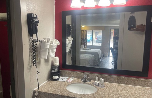 Monroe Hotel | Super 8 by Wyndham Monroe