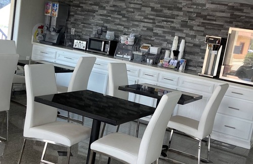 Mont Belvieu Hotel | Super 8 by Wyndham Mont Belvieu/Baytown East