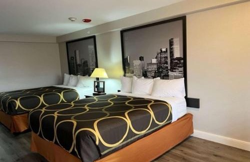 Mont Belvieu Hotel | Super 8 by Wyndham Mont Belvieu - Baytown East