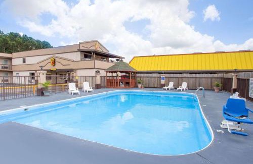 Monticello Hotel | Super 8 by Wyndham Monticello AR