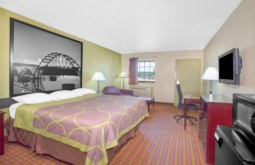 Monticello Hotel | Super 8 by Wyndham Monticello AR