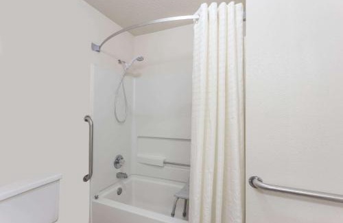 Morris Hotel | Super 8 by Wyndham Morris