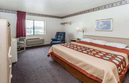 Morris Hotel | Super 8 by Wyndham Morris