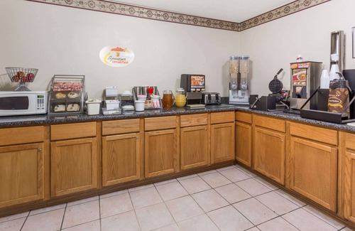 Morris Hotel | Super 8 by Wyndham Morris