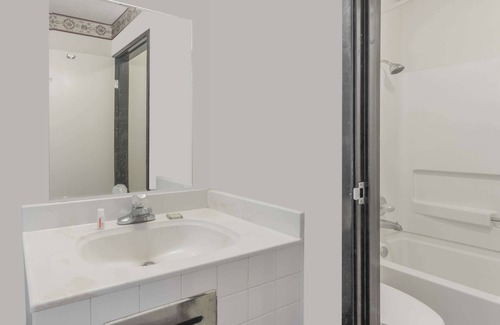 Morris Hotel | Super 8 by Wyndham Morris