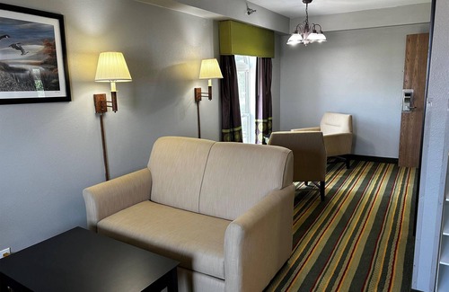 Mound City Hotel | Super 8 by Wyndham Mound City