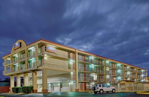 Talbot's Corner Hotel | Super 8 by Wyndham Nashville Downtown
