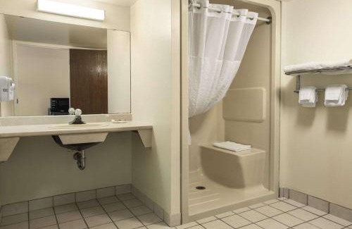 North Bay Hotel | Super 8 by Wyndham North Bay