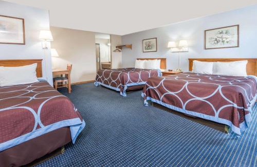 O'Fallon Hotel | Super 8 by Wyndham O'Fallon MO/St. Louis Area