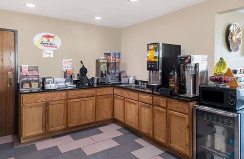 Okawville Hotel | Super 8 by Wyndham Okawville