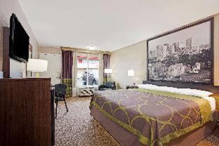Oklahoma City Hotel | Super 8 by Wyndham Oklahoma/Frontier City
