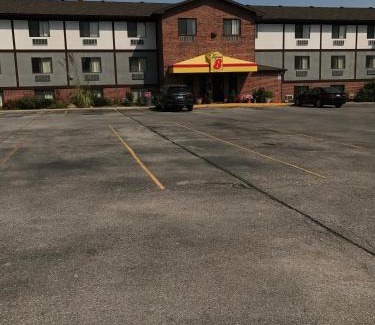 West Omaha Hotel | Super 8 by Wyndham Omaha - West Dodge