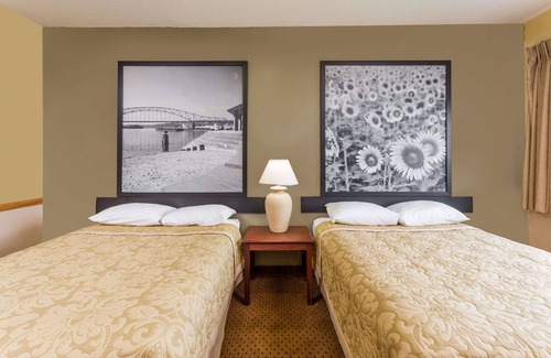 Osage Hotel | Super 8 by Wyndham Osage