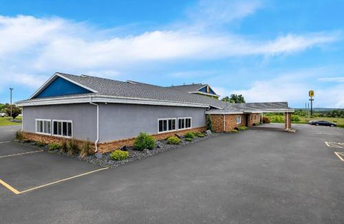 Osseo Hotel | Super 8 by Wyndham Osseo WI