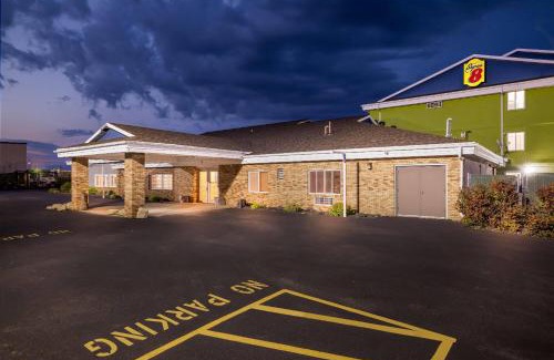 Osseo Hotel | Super 8 by Wyndham Osseo WI