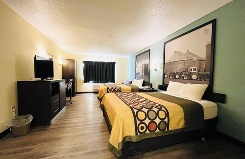Osseo Hotel | Super 8 by Wyndham Osseo WI