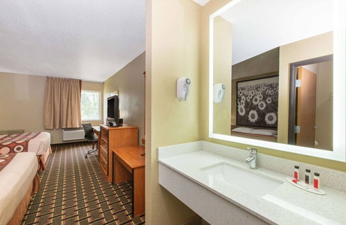 Ottawa Hotel | Super 8 by Wyndham Ottawa