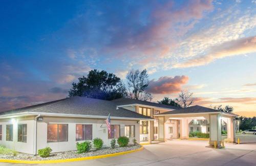 Ottumwa Hotel | Super 8 by Wyndham Ottumwa