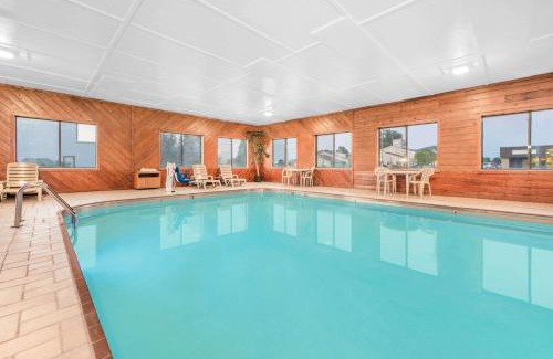 Ottumwa Hotel | Super 8 by Wyndham Ottumwa
