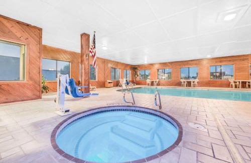 Ottumwa Hotel | Super 8 by Wyndham Ottumwa