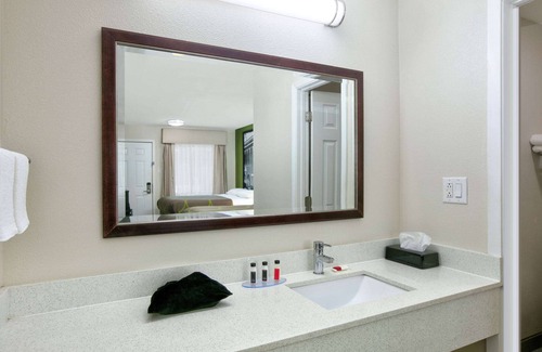 Palestine Hotel | Super 8 by Wyndham Palestine
