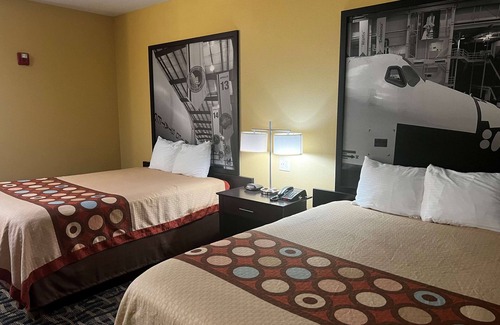 Pasadena Hotel | Super 8 by Wyndham Pasadena
