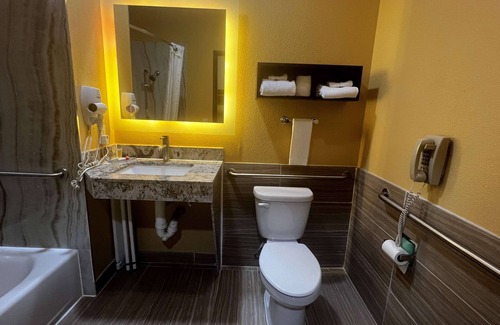 Pasadena Hotel | Super 8 by Wyndham Pasadena