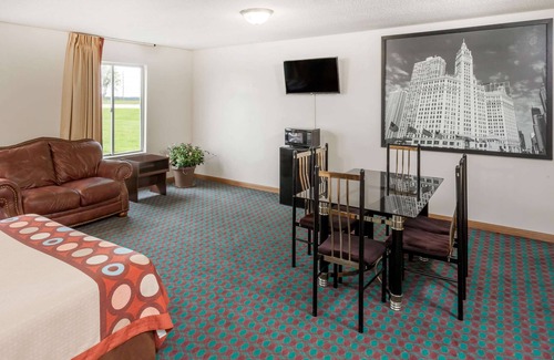 Pekin Hotel | Super 8 by Wyndham Pekin/Peoria Area