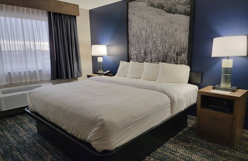 Perham Hotel | Super 8 by Wyndham Perham