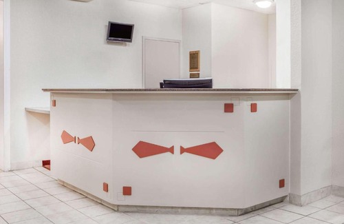 Pincher Creek Hotel | Super 8 by Wyndham Pincher Creek AB