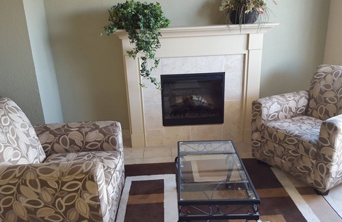 Pincher Creek Hotel | Super 8 by Wyndham Pincher Creek AB