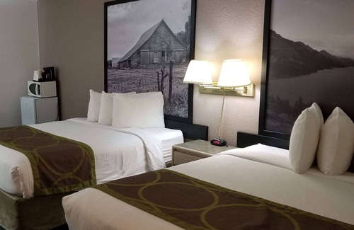 Pincher Creek Hotel | Super 8 by Wyndham Pincher Creek AB