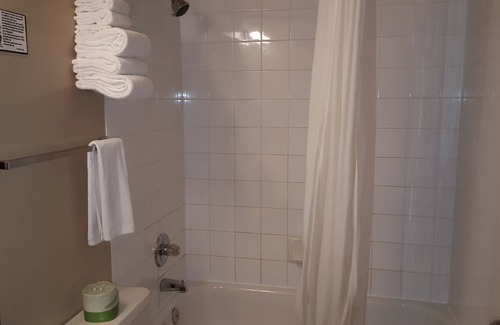 Pincher Creek Hotel | Super 8 by Wyndham Pincher Creek AB