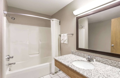 Plymouth Hotel | Super 8 by Wyndham Plymouth