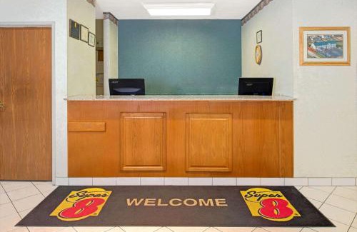 Mitchell Hotel | Super 8 by Wyndham Pontoon Beach IL/St. Louis MO Area