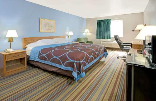 Mitchell Hotel | Super 8 by Wyndham Pontoon Beach IL/St. Louis MO Area