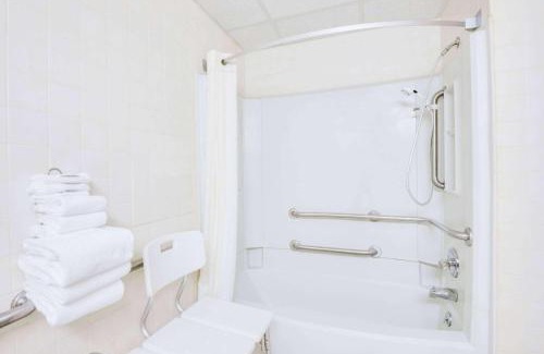 Port Clinton Hotel | Super 8 by Wyndham Port Clinton