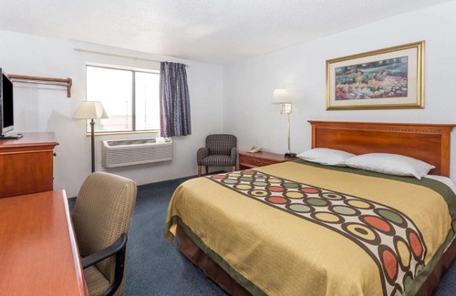 Pontiac Hotel | Super 8 by Wyndham Pontiac