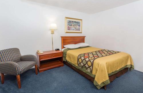 Pontiac Hotel | Super 8 by Wyndham Pontiac